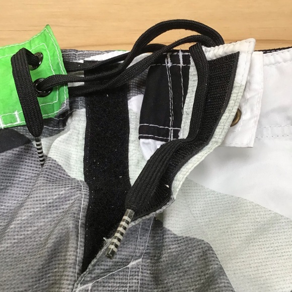 O’Neill Green Plaid Swim Board Shorts Size 33 - Picture 6 of 8